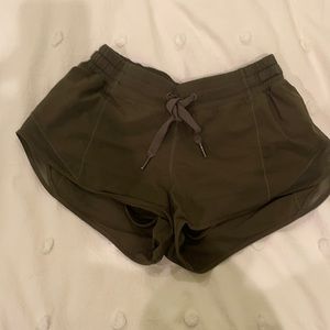 Women’s Lululemon Hotty Hot Low Rise Short 2.5”